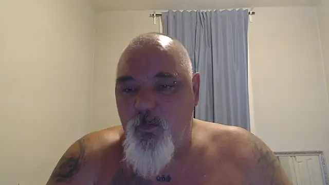 Newfiesausage1972 online show from 22, 10, 2025