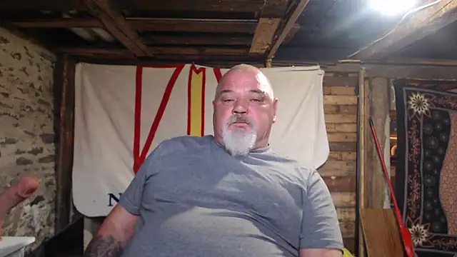 Newfiesausage1972 online show from 19, 5, 2026