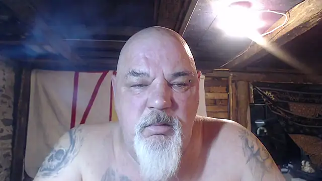 Newfiesausage1972 online show from 22, 3, 2026