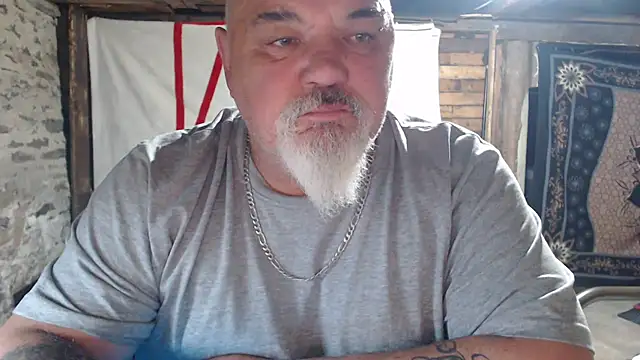 Newfiesausage1972 online show from 10, 5, 2026