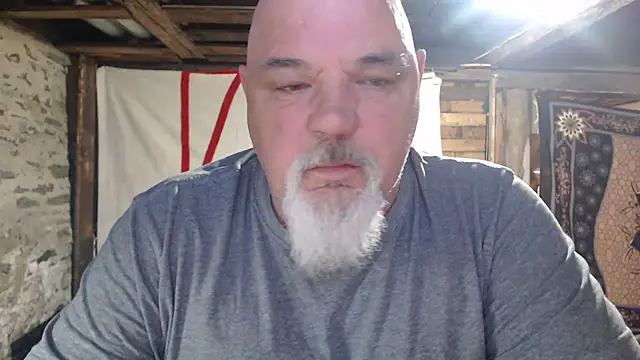 Newfiesausage1972 online show from 4, 5, 2026
