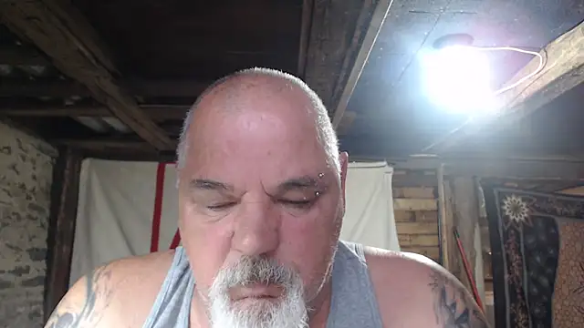 Newfiesausage1972 online show from 24, 5, 2026