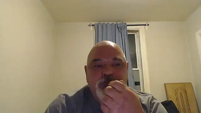 Newfiesausage1972 online show from 15, 9, 2025