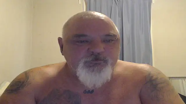 Newfiesausage1972 online show from 21, 10, 2025