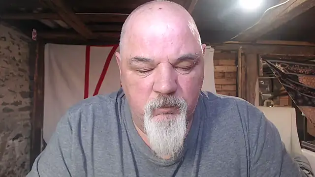 Newfiesausage1972 online show from 4, 3, 2026