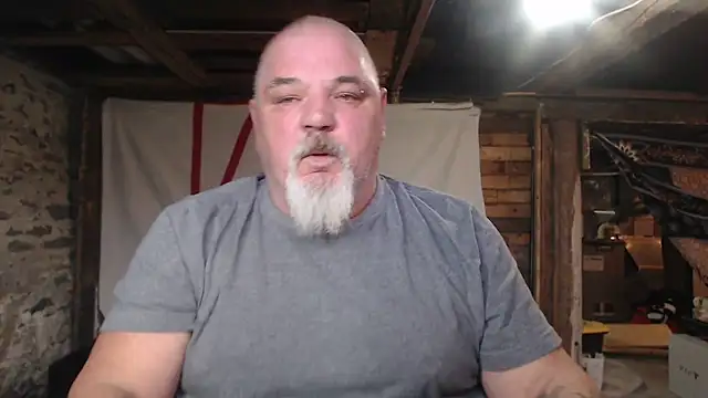 Newfiesausage1972 online show from 14, 3, 2026