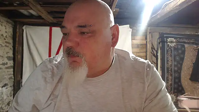 Newfiesausage1972 online show from 12, 1, 2026