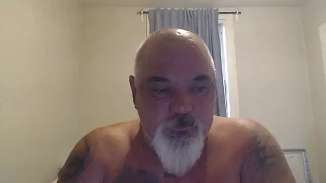 Newfiesausage1972 online show from 23, 10, 2025