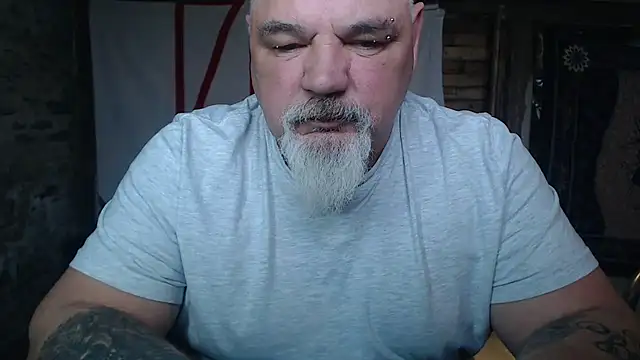 Newfiesausage1972 online show from 7, 4, 2026