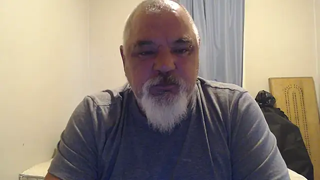 Newfiesausage1972 online show from 4, 10, 2025