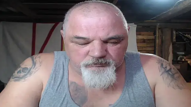 Newfiesausage1972 online show from 16, 3, 2026