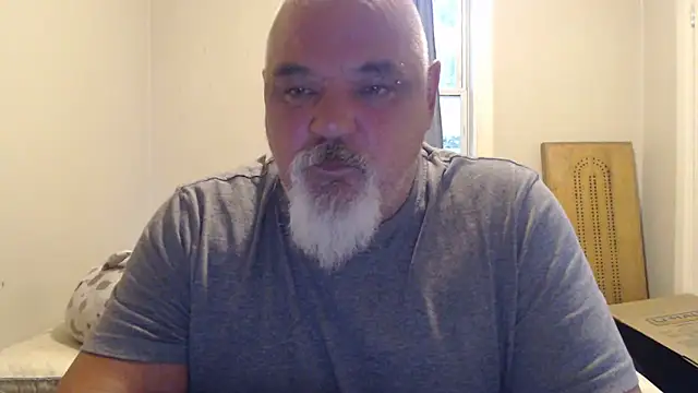 Newfiesausage1972 online show from 20, 9, 2025