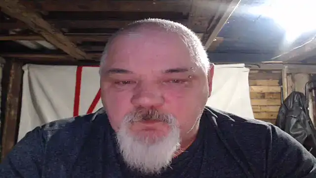 Newfiesausage1972 online show from 16, 12, 2025