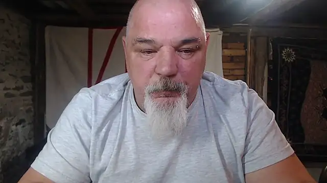 Newfiesausage1972 online show from 8, 4, 2026