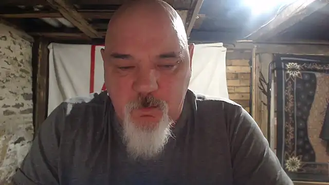 Newfiesausage1972 online show from 10, 1, 2026