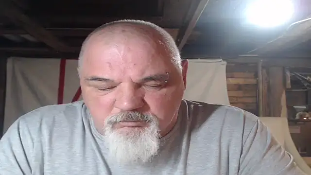 Newfiesausage1972 online show from 11, 3, 2026