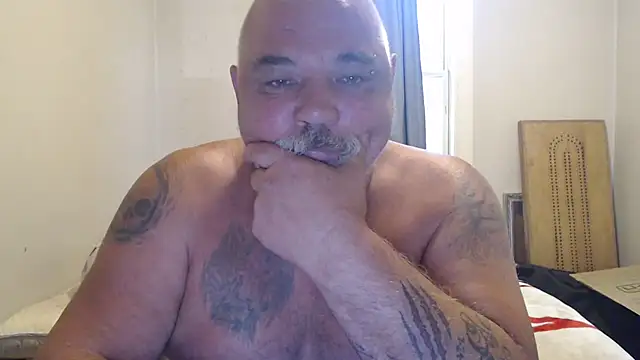 Newfiesausage1972 online show from 21, 9, 2025