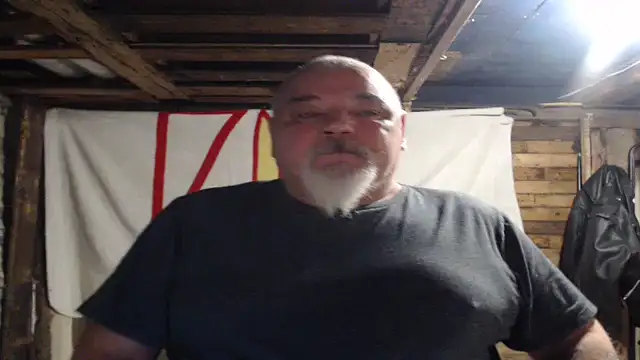 Newfiesausage1972 online show from 16, 12, 2025