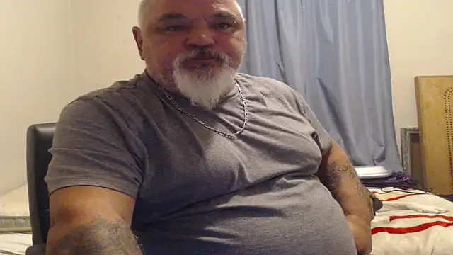 Newfiesausage1972 online show from 27, 9, 2025