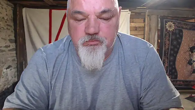 Newfiesausage1972 online show from 10, 5, 2026