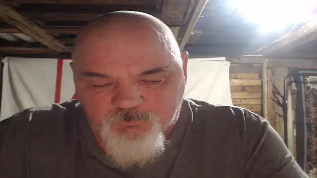 Newfiesausage1972 online show from 8, 1, 2026