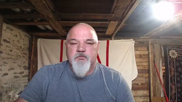 Newfiesausage1972 online show from 18, 5, 2026