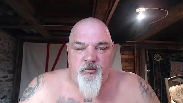 Newfiesausage1972 online show from 3, 4, 2026