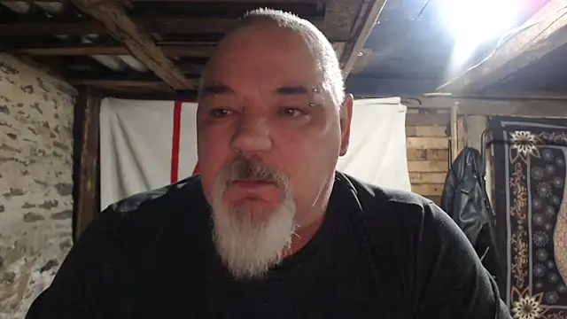 Newfiesausage1972 online show from 15, 12, 2025