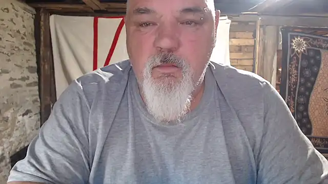 Newfiesausage1972 online show from 13, 5, 2026