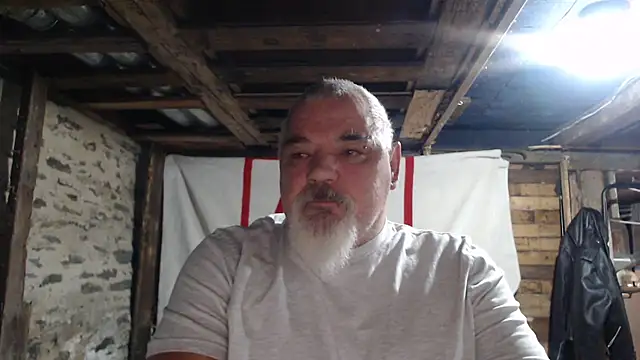 Newfiesausage1972 online show from 16, 11, 2025