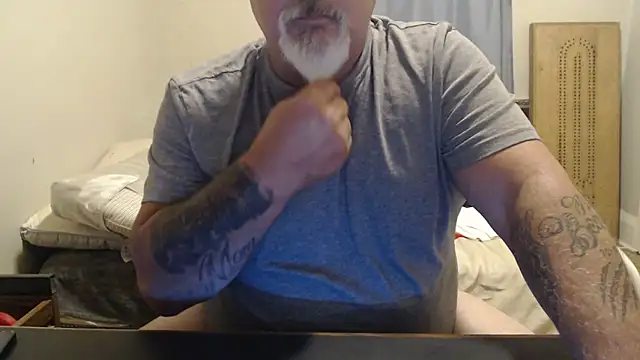 Newfiesausage1972 online show from 8, 9, 2025