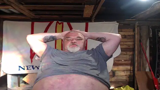 Newfiesausage1972 online show from 22, 5, 2026