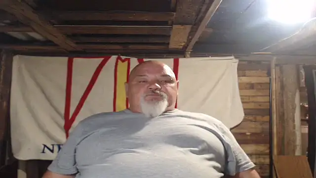 Newfiesausage1972 online show from 31, 5, 2026