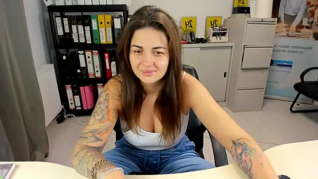 Snapshot of TiffanySweet chatting on 6, 10, 2025 TiffanySweet online show from 6, 10, 2025