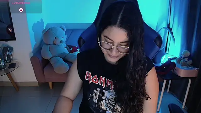 LauraHawkes online show from 8, 3, 2025