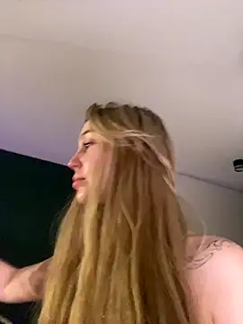 Snapshot of meanexx chatting on 28, 11, 2025 meanexx online show from 28, 11, 2025