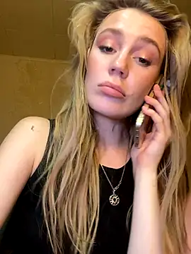 Snapshot of meanexx chatting on 28, 9, 2025 meanexx online show from 28, 9, 2025