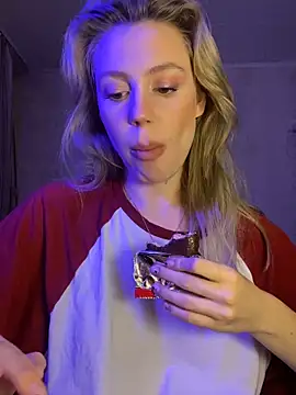 Snapshot of meanexx chatting on 4, 10, 2025 meanexx online show from 4, 10, 2025