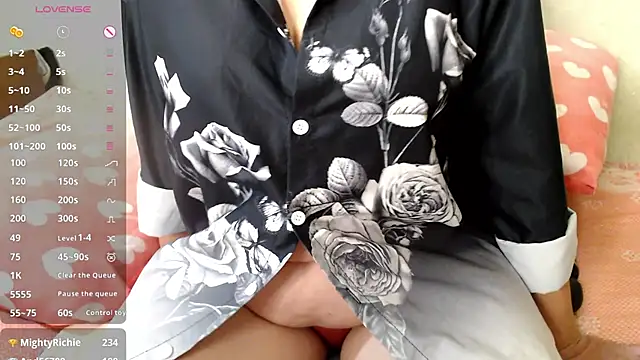 RoseStarr online show from 6, 11, 2025