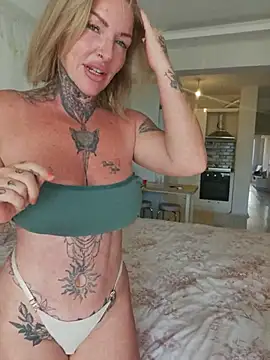 Snapshot of YourMommyBlair chatting on 20, 7, 2026 YourMommyBlair online show from 20, 7, 2026