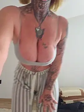 YourMommyBlair online show from 26, 2, 2025