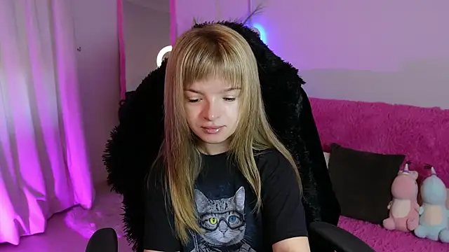 Eva Rosec online show from 13, 11, 2025