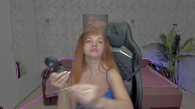 Eva Rosec online show from 11, 12, 2024