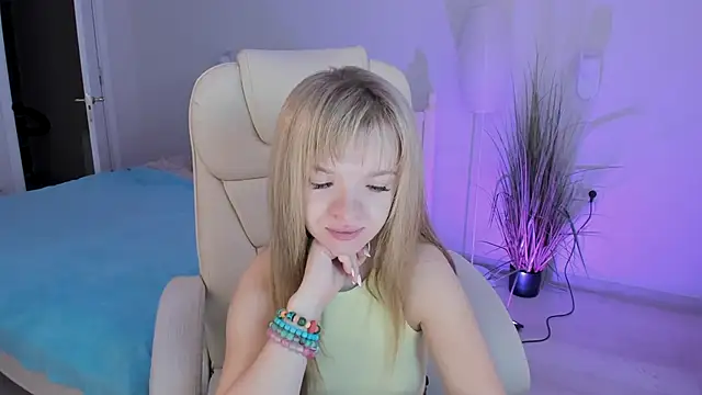 Eva Rosec online show from 6, 10, 2025