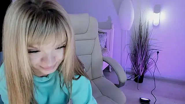 Eva Rosec online show from 15, 11, 2025