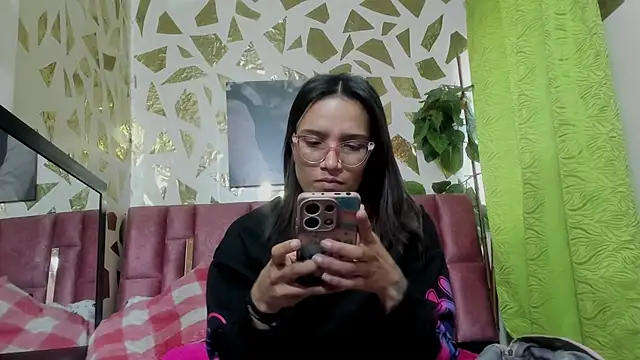 Yaumiko online show from 11, 11, 2025