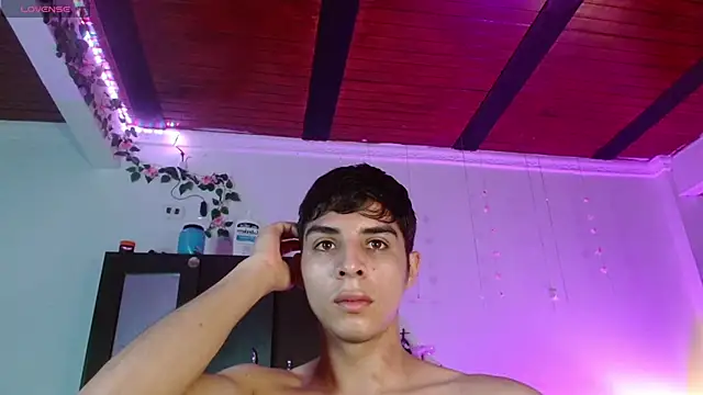 Snapshot of justin_alexxx chatting on 2, 12, 2024 justin alexxx online show from 2, 12, 2024