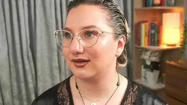 Ximenna Cruz online show from 25, 3, 2026