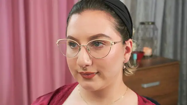 Ximenna Cruz online show from 5, 4, 2026