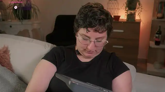 Ximenna Cruz online show from 16, 11, 2025